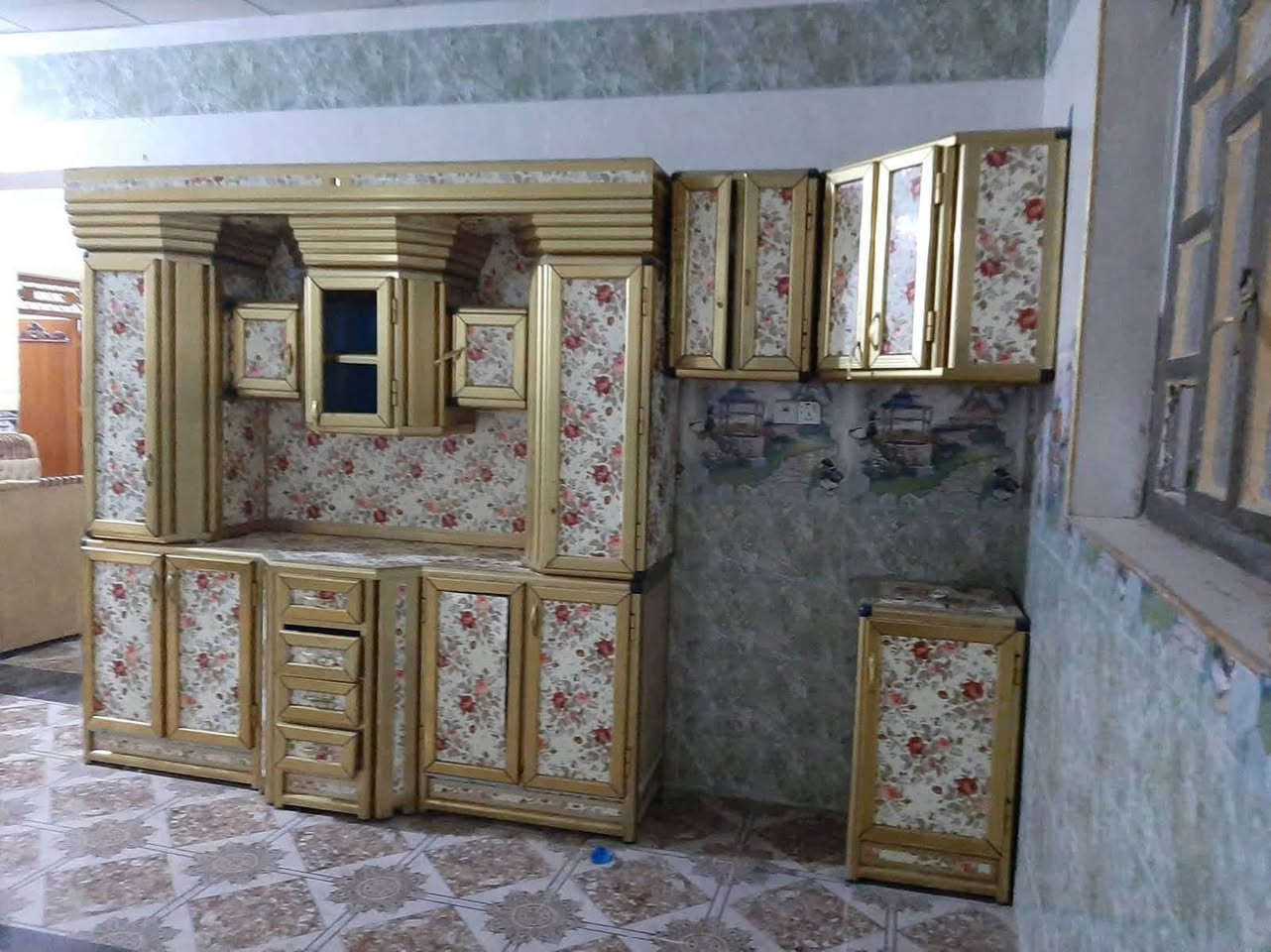 السلام عليكم ورحمة الله وبركاته
مكلف بلنشر
بيت للايجار 
العنوان ٥ كيلو قرب مركز الحرية و مدارس هبة الرحمن قريب على كل الخدمات الصحية و التعليمية و الامنية 
البيت نظيف كما موضح بالصور 
ديوانيه و مطبخ وحمامات داخل خارج و غرفتين و صاله و منور للتنور و تخم للديوان 
الغرف كل وحده سبلت بس واحد بيهن بي خلل  سعر الإيجار ٥٠٠ 

***********
