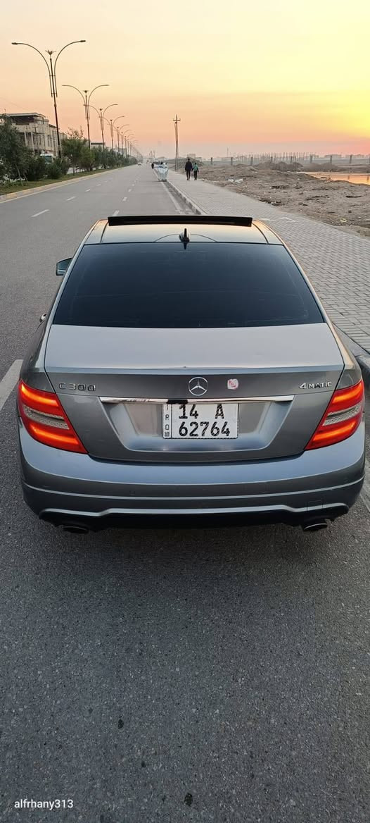 موديل 2012
مرسيدس c300
بيه باب وجاملق جه السايق
مكينه 6 استندر بلادي
ماشيه 130 الف
داخل اسود
بصرة باسمي تحويل ثاني يوم
سعر 95
‎***********
ابو حسن

نص مكتوب في الصور:
- alfrhany313