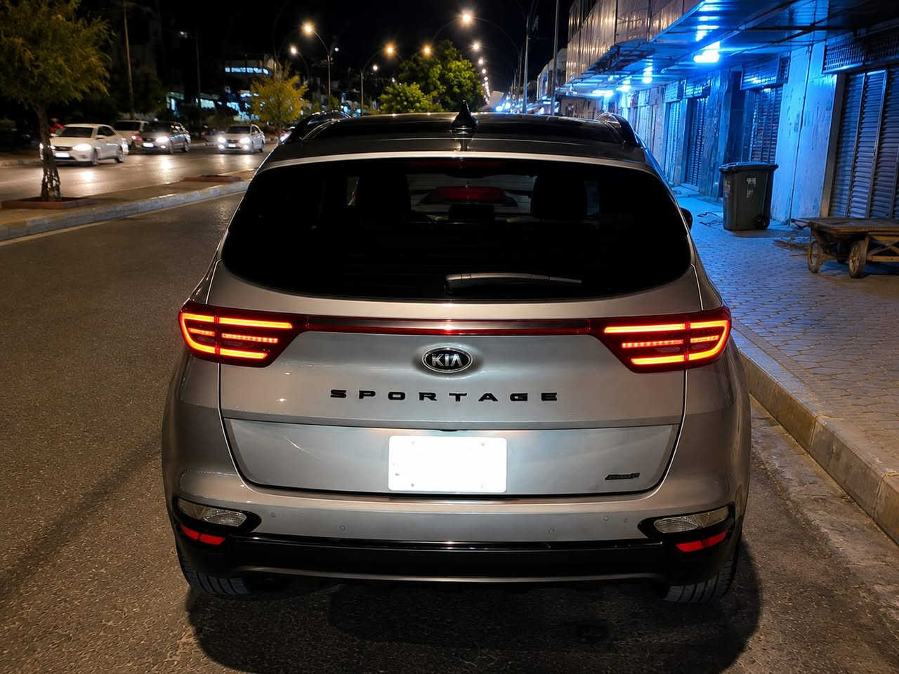 KiA Sportage 2022 Black Edition 
للبيع كيا سبورتج بلاك اديشن فول الفول مواصفات

الموديل 2022
وارد امريكي : قطعه 1 خشم البنيد بدون دواخل  
العداد : 57 الف ماشيه 
مواصفات ( فووول للاخير )
رقم بغداد تحويل ثاني يوم 

المواصفات 1/1 
بانوراما 
مقاعد جلد بلادي  
مري شفط 
ستيرن  جلد حرف D  رياضي 
شفتات سرعه بالستيرن 
ويل كب كروم اسود 
فور ويل AWD
تبريد قطعتين امامي وخلفي 
رادار امامي خلفي جانبي 
قياده اليه بريك تلقائي 
شاشه كبيره اندرويد اوتو ابل كار بلي 
لايت زنون بلادي 
بلاجكتور امامي بقلاوه رباعي 
لد امامي
لد خلفي
محرك2400Gdi كفاله
قياده سبورت نورمل ايكو 
اشاير بالمرايه 
مرأة تعتيم عاكسه للضوء 
تحديد مسار 
يدات نيكل بلادي 
ويل كب كروم
وباقي المواصفات المعروفه بل ابلاك اديشن 

سياره جديده ونضيفه بمعنى الكلمه عليه ادامه كامله
ونقص واحد مابيه نضيفه جدآ 💯 

العنوان : الانبار الرمادي حي الضباط 
السعر 182 ورقه وبيه مجال للشراي 
الاتصال والواتساب : ***********
***********

رابط الواتساب المباشر للمراسله 💯👇🏻☑️
https://wa.me/9647810436766
