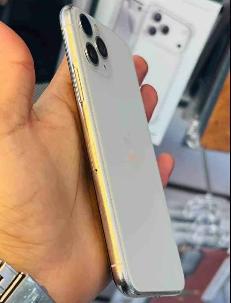 ثلاثة اجهزة 
الاول  ايفون 11 pro max
ذاكرة 256
بطارية 78
بلادي وتر بروف
السعر 350
الثاني  ايفون 11 pro
ذاكرة 256
بطارية 73
السعر 300
الثالث انفنكس not 50 pro
ذاكرة 256
السعر 320
***********
