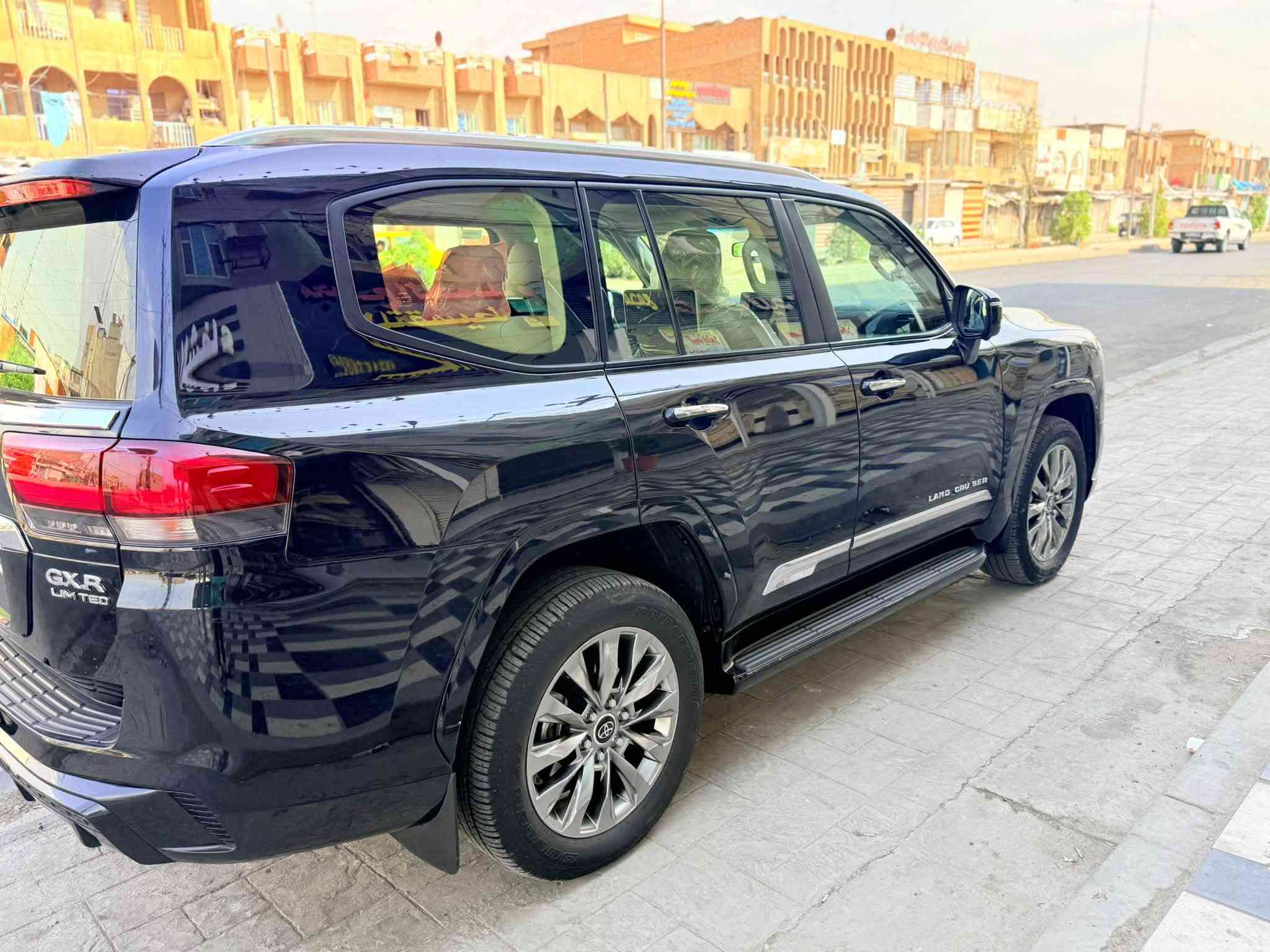 السلام عليكم 
لاندكروز لمتدد  2024 مكفولة كفالة عامه 
ماشيه 9 الف مغلفه ppf
مواصفاتها معروفه
5 كامرات
حساسات اماميه خلفية
كشنات تبريد
كشن 3 حركات
كشنات تبريد
وبعد مواصفات هواي 
رقم بغداد دولي تحويل ثاني يوم
سعر 675 وبيها مجال
للاستفسار الاتصال ***********
