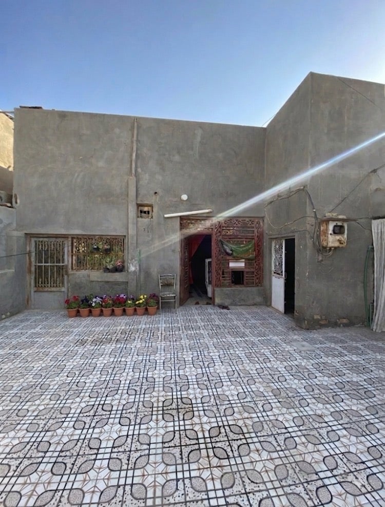بيت للبيع 200متر// مكان حي العسكري الثاني قرب المدرسه الصينيه السعر 120قفلة