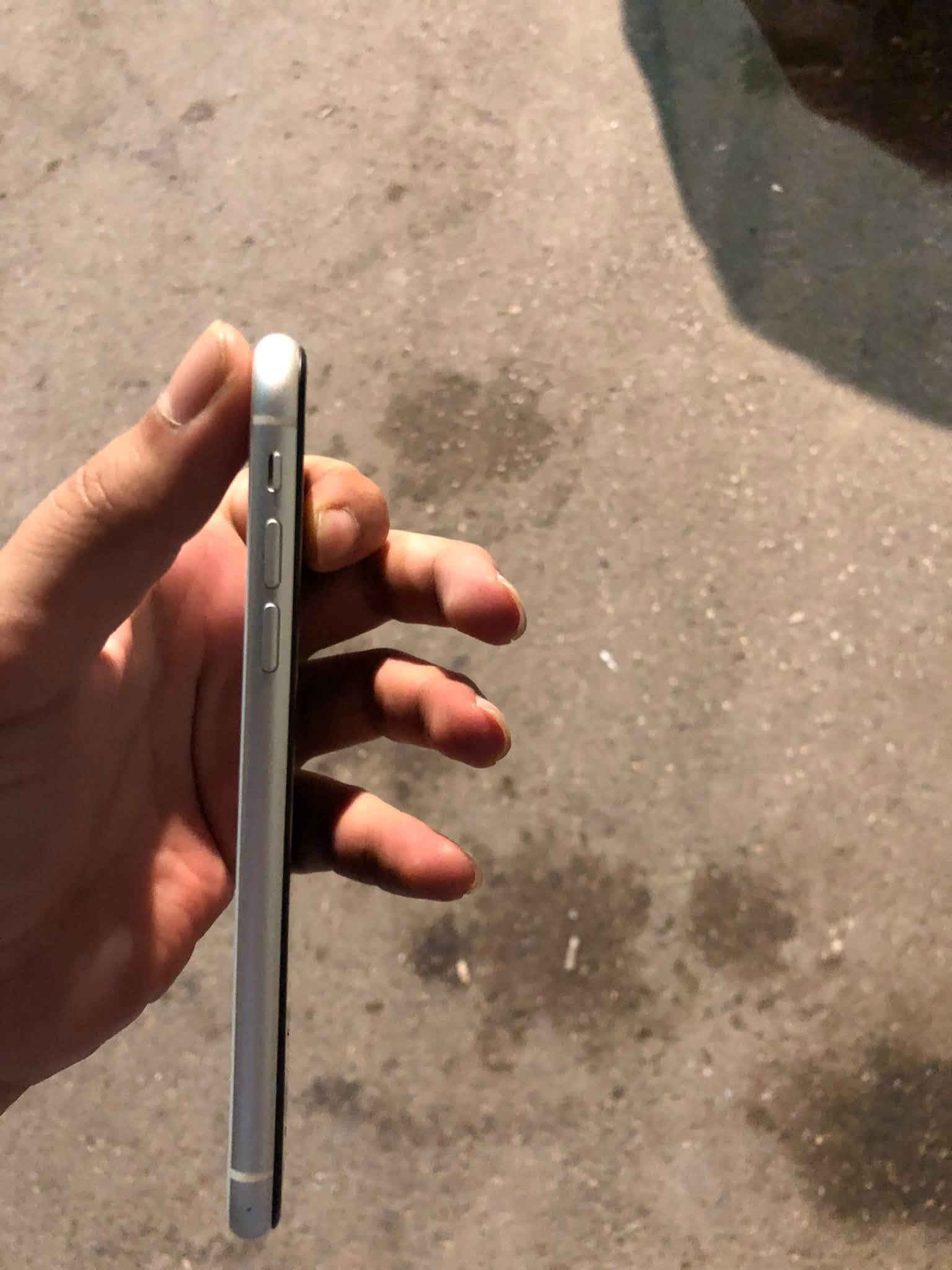 ايفون 11 نضيف كلش كلش كلش كلش مكفول حته من الشخط مبدل بس شاشه اصليه جهاز بطاريته 76 نصيف سعره 275 المو شراي لا يراسلني رجاء رقمي ***********
