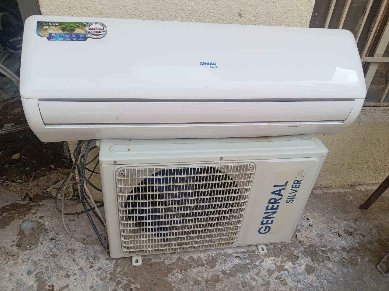 السلام عليكم سبلت جنرال شغال درجى اولى طن ونص ثلج سعر 350وبي مجال حك الجيه 
شرط عل شغل 
***********
