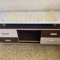 ميز تلفزيون تركي درجة اولى نضيف جدا نوعية الخشب الممتازة وليس الخفيف ل...