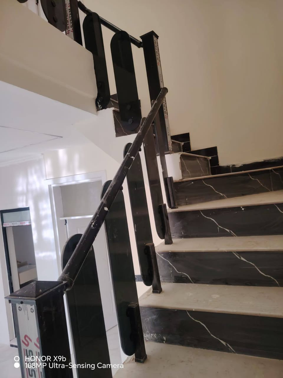 الموقع الهندسي • ١٠٠م • ٣ غرف