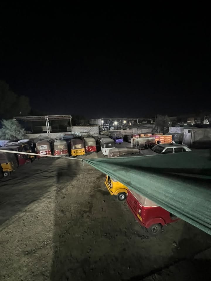 كراج للبيع في منطقة الكفاءات العبيدي بالقرب من كهوة جاكي ومقابيل قاعة بور هاوس لكمال الأجسام للتواصل على الرقم *********** اتصال او واتساب متوفر
