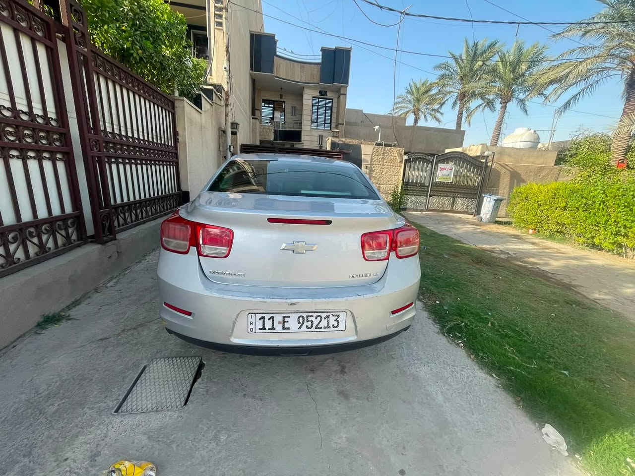 السلام عليكم 
ماليبو ٢٠١٣ lt خليجي للبيع 
اللون سلڤر 
رقم بغداد بإسمي 
مكينة ٢٤٠٠    گير اي تي 
شاشة و كاميرا تحكم ستيرن 
هاند بريك بصمة مثبت سرعة 
بدون صبغ ولا تبديل فقط شخط بسيط مكحل موضح بالصور
السعر 10700 $  و بيها مجال شوية  
مكان السيارة بغداد المحمودية 
                                                          ***********
