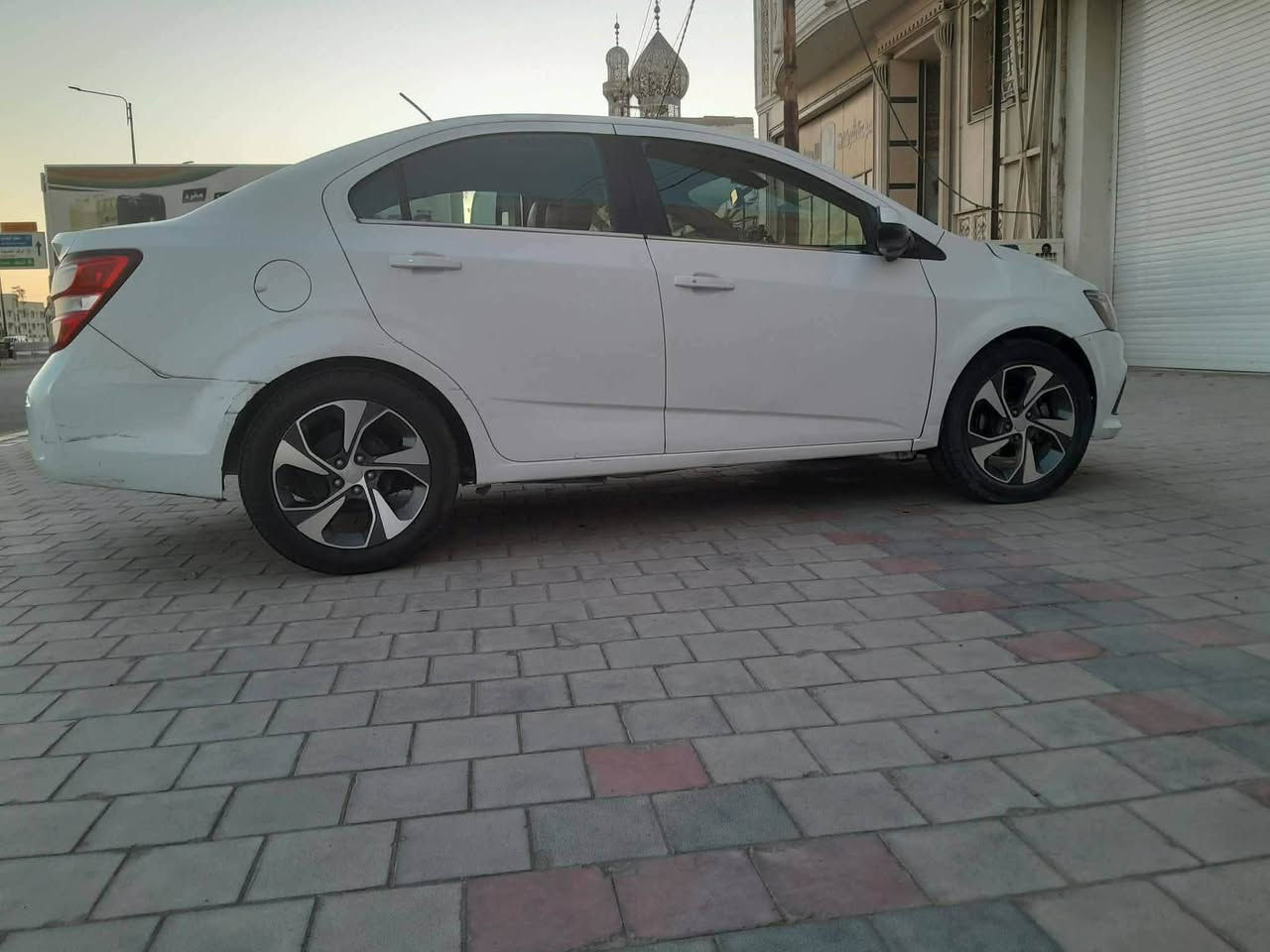 يالله 
افيو سونك 2018 ماشيه قليل 85 
محرك 1400 تيربو 
فول موصفات عده الفتحه
كشنات جلد حضن 
تدفئه تبريد كشنات 
تبريده ثلج 
حداديه فول بس الدرايمات شوي تعبانات
السياره الله شاهد قبل كم يوم مطلعه من الادامه ادامه بانزين  كامله 
محرك كير مكفولات 
ضرر السياره اربع قطع ابيعلك حزام 
بس اكفل الغود والشواصي والحوض والتكم وما بيه اي ضربه اماميه كلهن باردات 
السياره رقم نجف وراعيه يمي بل نجف 
مكان السياره نجف حي الجامعه 
السعر 70 وبيه مجال للشراي الجاد 
***********
