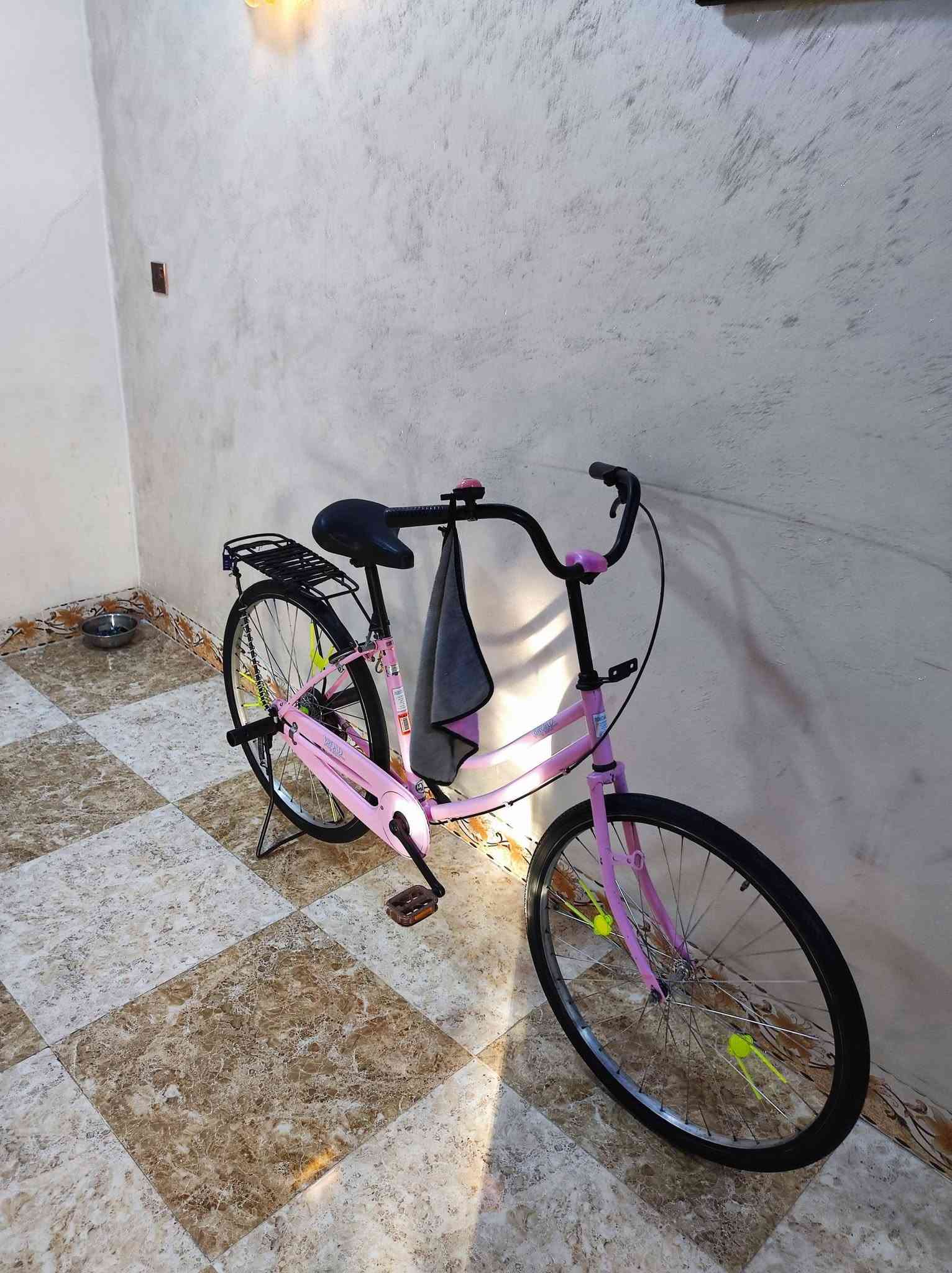 سلام عليكم بيسكل للبيع 
كل عيب مابي شركه برودي نضافه كدام لعين سعره 150بي مجال مكاني كركوك حي النصر رقم***********
