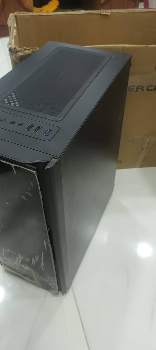 للبيع: كيس  SATE مع معالج i3 جيل تاسع وهارد SSD
الكيس: SATE ATX Gaming K372 (جديد غير مستخدم بكرتونته).  
​المراوح والإضاءة: يحتوي على 3 مراوح ARGB مع ريموت تحكم للإضاءة والسرعة.
​المعالج (CPU): Intel Core i3 الجيل التاسع (شغال وبحالة ممتازة).
​التخزين (SSD): هارد SSD سعة 120GB (سريع جداً للنظام والألعاب).
اليريدهن يراسني ويدلل 
مكاني بغداد
