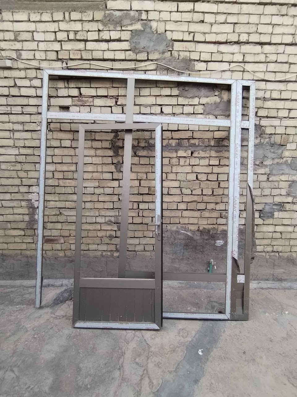 السلام عليكم
جام خانة المنيوم للبيع نظيفة كلش 
والجام مالها موجود وياها
ارتفاع 255 والعرض 228 وتصير 208 لان شادلها ملحق 20 عادي ينشال
السعر 250 مكاني بغداد 
***********
