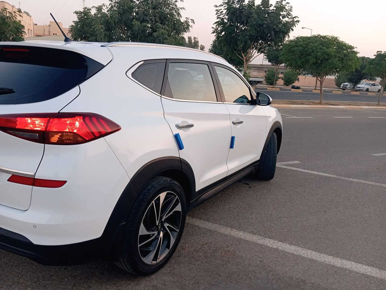 السلام عليكم
سيارة للبيع موديل 2020 جي كلاس 🚗
بدون صبغ، سونار مركب
ما شاء الله نظافة وجمال السيارة

🔹 كير ومحرك مكفولين
🔹 ماشية 100 ألف
🔹 ما بيها أي نقص دينار
🔹 أربع تايرات لوك عليها
🔹 سنوية جديدة
🔹 دعامة لدعامة مكفولة

إذا المشتري جدي، أنا بالخدمة 🤝
💰 السعر: 180 مجال
📍 المكان: كلار
📞 ***********
