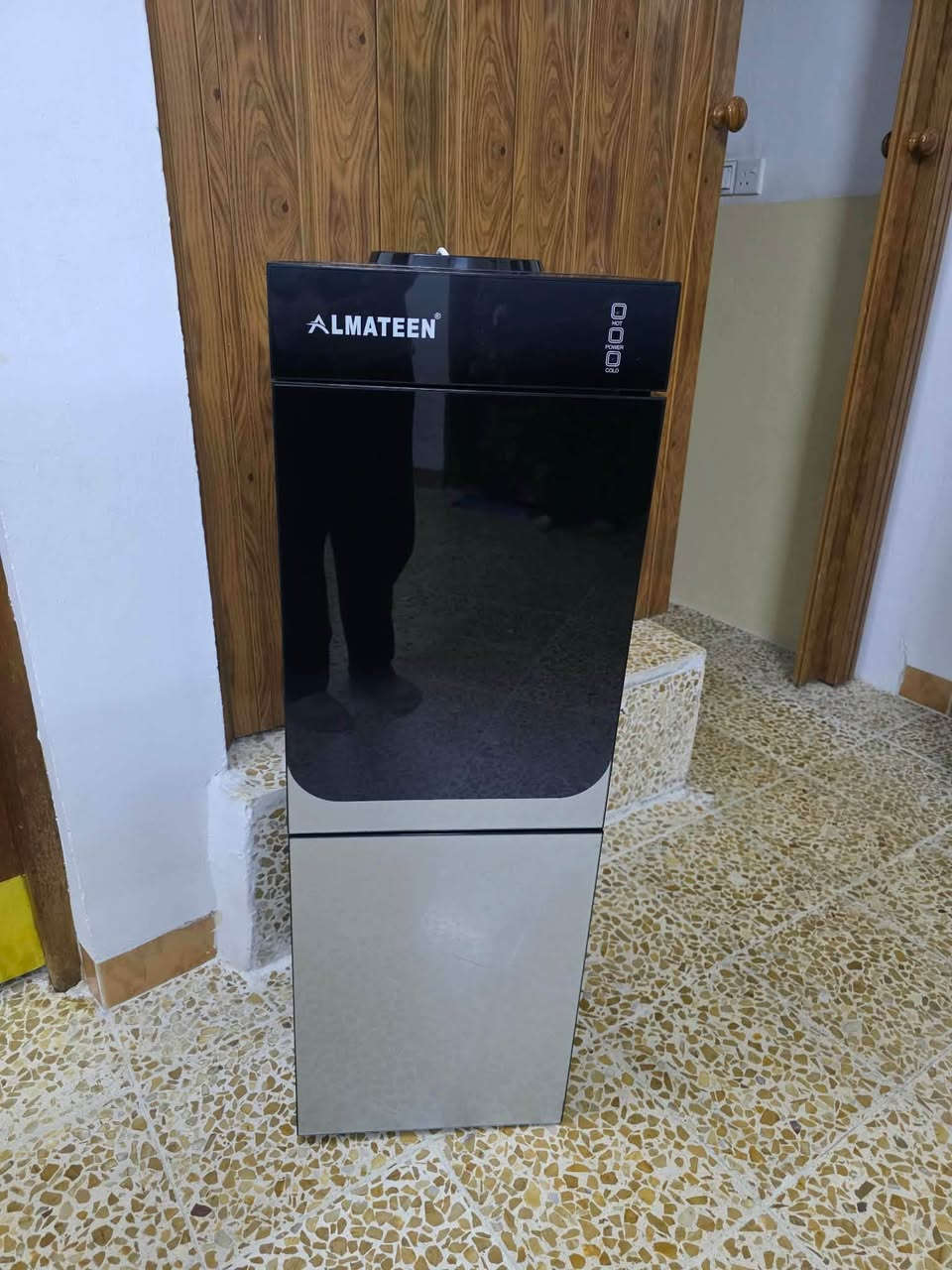 ثلاجة • نضيفه • بيع مستعجل
