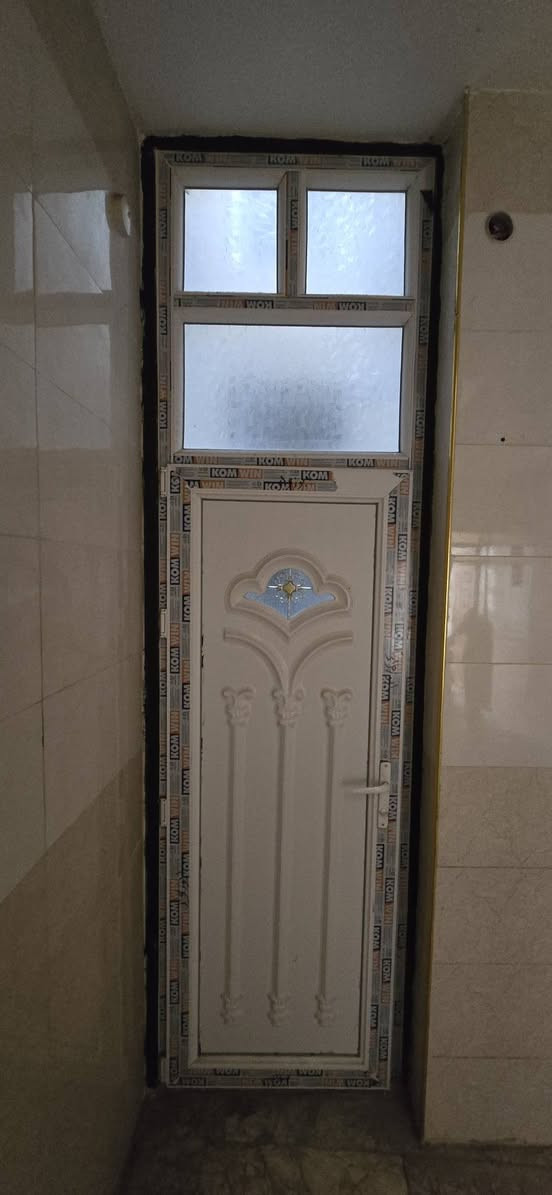 للبيع ابواب وشبابيك PVC
باب حمام عدد ٢ 
باب منور
باب بلكونه 
شباك صاله 
شباك غرفه نوم
وكما موضح بالصور
المكان بغداد
***********
