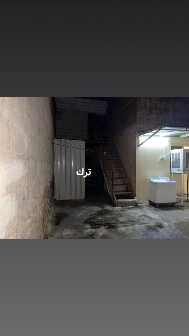 للبيع بيت 135 مربع واجهه 8
3غرف معه مطبخ وصحيات 
غير معمار ملك صرف سند 26 باسم شرعي 
المنصور خلف محطه الكهرباء 
رقم اسيا : *********** 
رقم كورك: ***********5قابل تفاوض

نص مكتوب في الصور:
- واجهه
- ترك
- مطبخ
- كراج
- غرفه 2
- غرفه 3