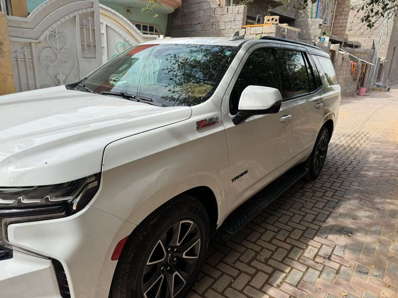 شوفرليت تاهو Z71 – اللون ابيضّ موديل 2023 وارد أمريكي فول مواصفات حادثه جاملغ جهه الصدر 
مرفق بالمنشور 
للبيـع ***********‬
السعر : 350 ورقه وبيها مجال
رقم السيارة: بغداد 
ماشيه 95 ألف كيلو
حجم المحرك 8 سلندر 5.3 برغي ممفتوح
مواصفات سيارة فول
بصمة باب وبصمة تشغيل وتشغيل عن بعد
ويل كب حجم 22 مع طقم تاير بحالة ممتازة
لايتات زينون 
حساسات أصلي
جنطة كهرباء شفط
غرفة السيارة جلد اصلي 
ذاكرة خزن ميموري لكرسي السائق مع وضعية
تحكم كهربائي لمقاعد الأمامية 
شاشة كبيرة الحجم للتحكم بمجموعة من الأيعازات
4 وضعيات للقيادة مع إمكانية التحكم بالفور ويل
الكراسي الأمامية تدفئة
مانع الخروج عن المسار
السيارة سبعة راكب مع ثلاث قطع تبريد
شاحن وايرليس لاسلكي
تحكم ستيرن جهتين متكامل
وباقي المواصفات المعروفة
العنوان بغداد

