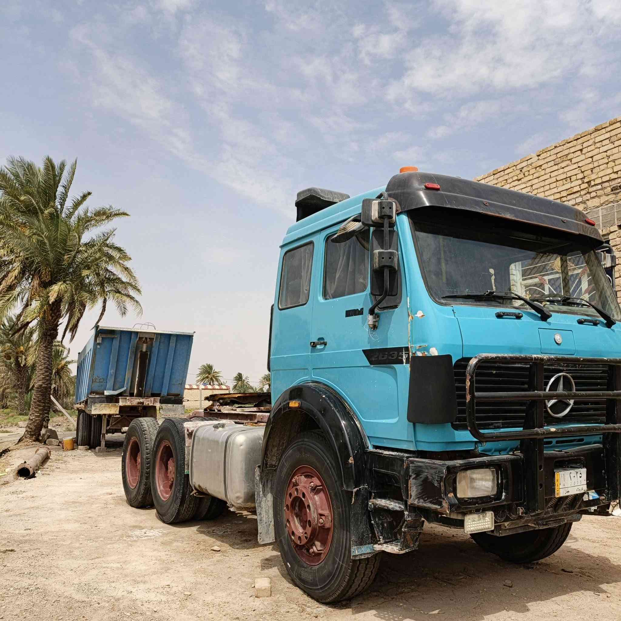 سلام عليكم راس اتريله للبيع مديل 82 مكينه 44 دبل تيربو كير 130 نص جي اف السياره مكفوله كفاله عامه.. الرقم ***********
