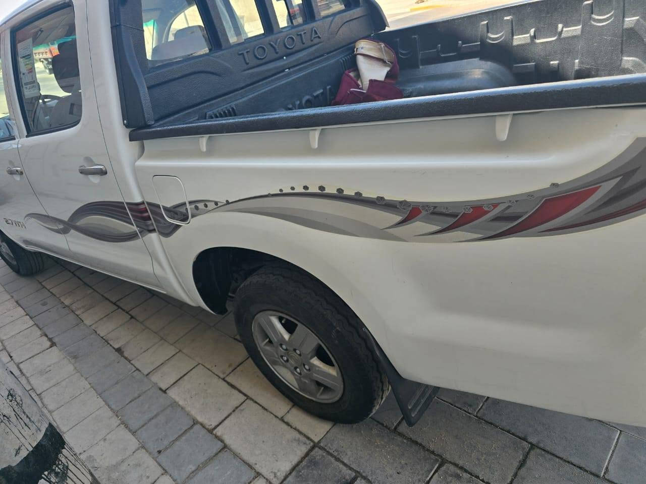 سلام عليكم للبيع هايلوكس للبيع موديل٢٠١٣ ***********
