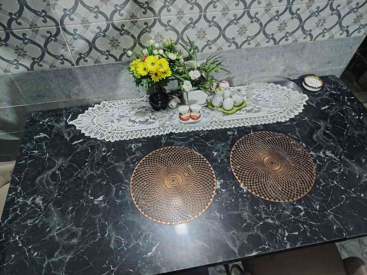 السلام عليكم ورحمة الله وبركاته 
ميز طعام مع 6 كراسي السعر 300 الف 
الاتصال على رقم ***********
