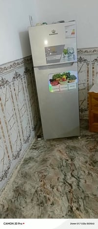 ثلاجه نضيفه وجديده كلشي مبيه للبيع للتواصل 07773406581