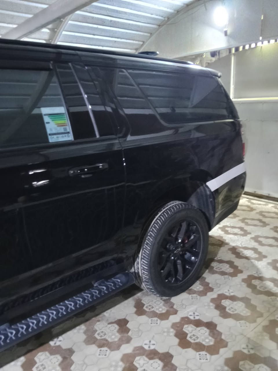 السلام عليكم تاهو سوبرمان فئه Z71 موديل 22 استخدام شخصي ماشيه 44 دبلات جوبلس محرك 5300  فول هواي مواصفات قماره بانورما بيه قطعه واحده صبغ شاملغ خلفي عكس السايق السعر 385 رقم ***********

