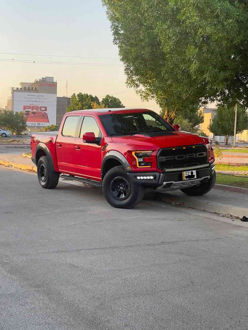 السلام عليكم للبيع
Ford Raptor 2018

بدون ايرباك 

***********

🛻 المواصفات:

• 4×4 دفع رباعي

• محرك 3.5L V6 EcoBoost Twin Turbo

• 450 حصان

• كاميرات 360° محيطية

• كاميرا خلفية

• حساسات أمامية وخلفية

• بصمة دخول وتشغيل

• تشغيل عن بُعد

• فتحة بانوراما

• ثلاجة

• كشنات جلد كهربائية

• تبريد وتدفئة الكشنات

• ذاكرة للمقاعد

• ستيرن كهربائي متعدد الوظائف

• شاشة وسطية

• نظام ملاحة

• نظام صوتي فاخر

• Bluetooth / USB carplay 

• تحكم بالمكيف من الشاشة

• مكيف أوتوماتيك

• مثبت سرعة

• تحكم بالصوت والمكالمات من الدركسون

• مرايا كهربائية

• إضاءة LED

• نظام مراقبة النقطة العمياء

• تنبيه المسار

• نظام Terrain Management

• وضعية Baja

• مساعدات FOX

• دفرنس خلفي إلكتروني

•ويل Raptor أوف رود

السيارة جاهزة باسمي هزه سنوية فحص كله جديد باسمي السيارة بيها جاملغ امامي جهة الصدر رش فقط

ماشية 90 الف كيلومتر

مكان السيارة بغداد
