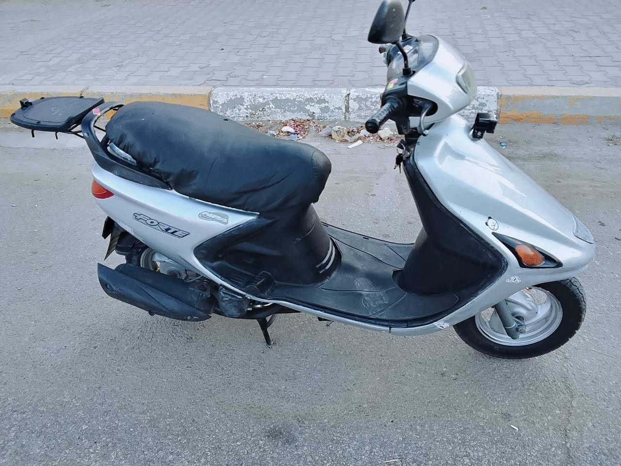 فراشة للبيع... مكينة مكفوله ...مابيه اي نقص من اشاير .عداد سرعه . عداد بانزي بك لايت بريك خلفي جديد 
باتري جديد قفل ستيرن وجنطه سلف وهندر كله شغال 
مكاني كربلاء طويريج 
سعر 475وبيه مجال 
***********
