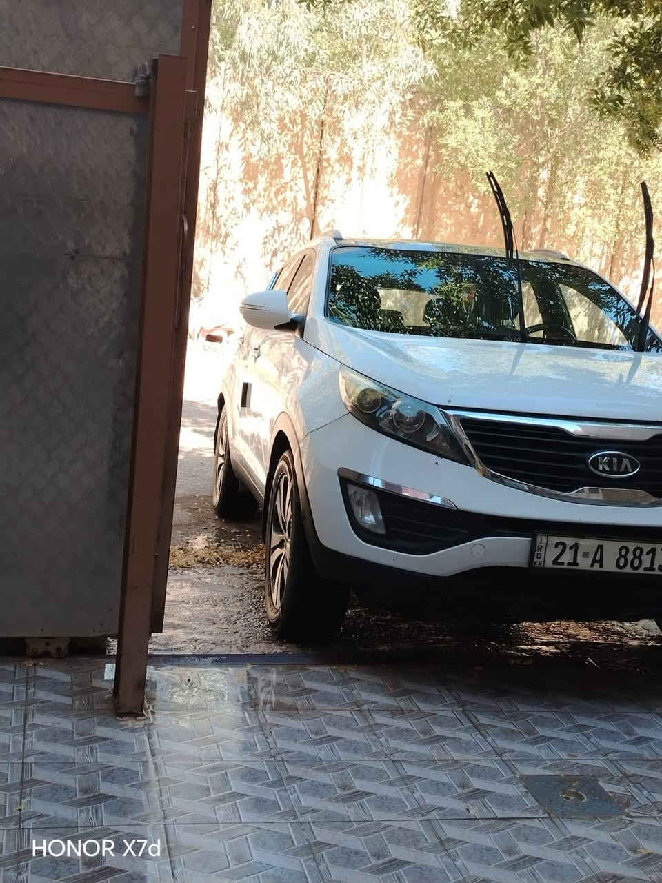 سلام عليكم
سبورتج ٢٠١١ خليجي فول مواصفات عدا البصمه اي ضرر مابيها بس بارد شي قليل سياره خير من الله تبريد ثلج مابيها اي نقص 

التواصل ع رقم 
***********
١٣٠ وبيها مجال شي قليل
