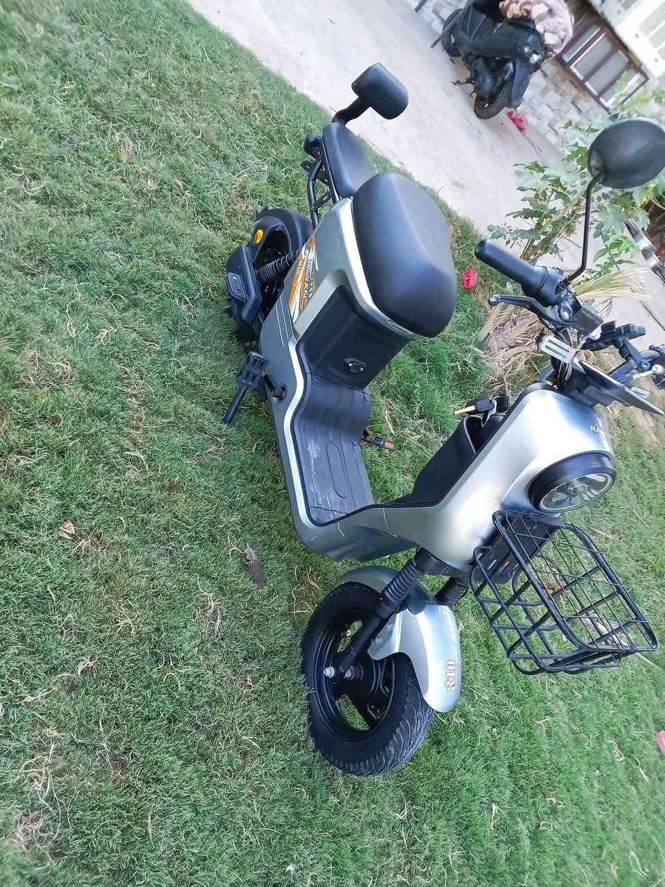 السلام عليكم دراجه شحن R10  كامل مواصفات كهربائيات السعر 550 وبي مجال ***********
