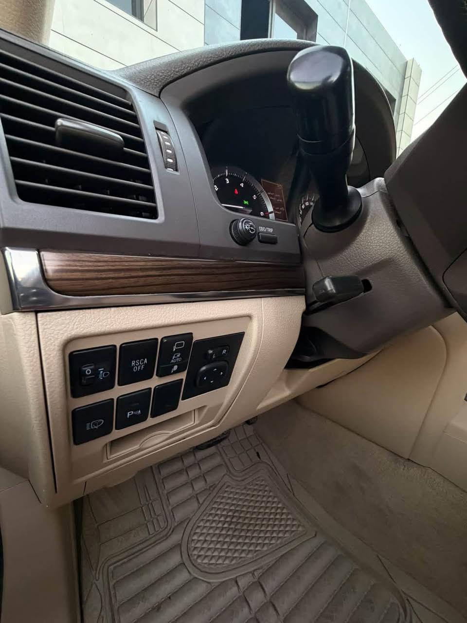 لاندكروزGXR
موديل فول موصفات 2019ابسعر مناسب 
ماشيه ٨٧

فول مواصفاتV8رقم بغداد جديد
ثلاجه.  فتحه.  كشنات جلد. كشنات كهرباء 
فول فول 
ايرباك 8 سيارة جديد وجاهزة تخم تاير جدي
سعر مناسب صبغ فقط هلال خلفي ***********‏

الموقع بغداد ***********‏
