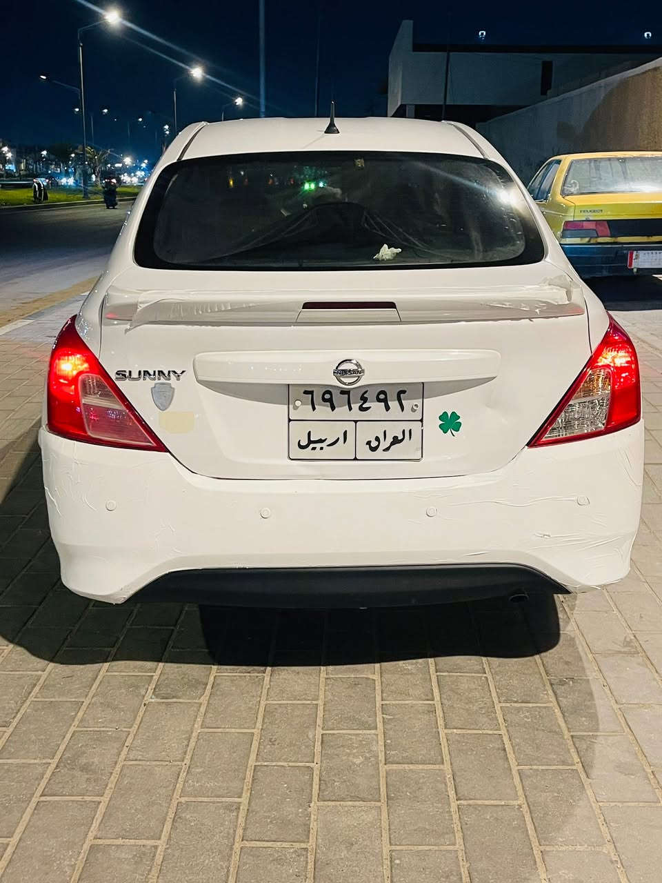 السلام عليكم سياره نيسان مديل22ما بيه ضربه ولا صبغ. فغط طخات ماشيه 60مكان سياره البصره رقم *********** لسعر 98
