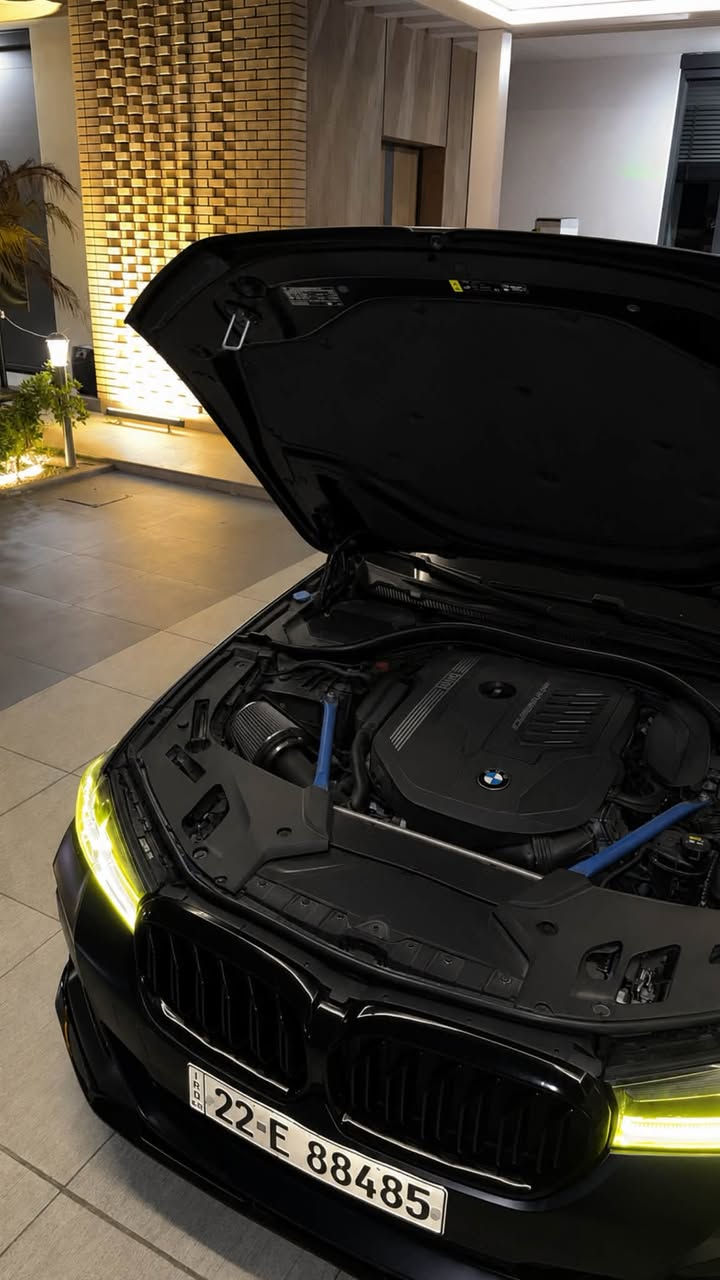 🔥 BMW 540i | موديل 2022 🔥

🚘 ماشيـة: 68,000 كم
🇺🇸 وارد أمريكي
⚙️ دفع خلفي (RWD)
🔥 محرك 6 سلندر تيربو
💨 برمجة STAGE 2
💥 Downpipes داون بايب
💥 شوتة
🧠 العقل مفتوح 
🔧 السيارة مصروف عليها بشكل كبير جداً، وكلشي بيها متعوب عليه.  

✨ المواصفات:
• داخلية بيضاء فخمة
• كشنات 700
• داتشو
• تبريد وتدفئة الكشنات
• تبريد تگمة
• مواصفات Full Option
• شاشة ونظام iDrive
• عدادات رقمية
• كاميرا وحساسات
• تشغيل بصمة
• دخول وتشغيل بدون مفتاح
• أنظمة قيادة متعددة
• مغلفة Matte بالكامل
وبعد بيها هواي مواصفات خير من الله متنعد

🛠️ الحادث:
حادث بابين فقط وبيها PDR.

💎 السيارة نظيفة ومصروف عليها هواي، واللي يعرف بالـ540i يعرف شنو معنى هالمواصفات والتعديلات.

📍 بغداد – المنصور
📞 ***********

نص مكتوب في الصور:
- المنطقة الخضراء مقر مجلس النواب بغداد
- 2 / 10
- 1:1
- bid.cars