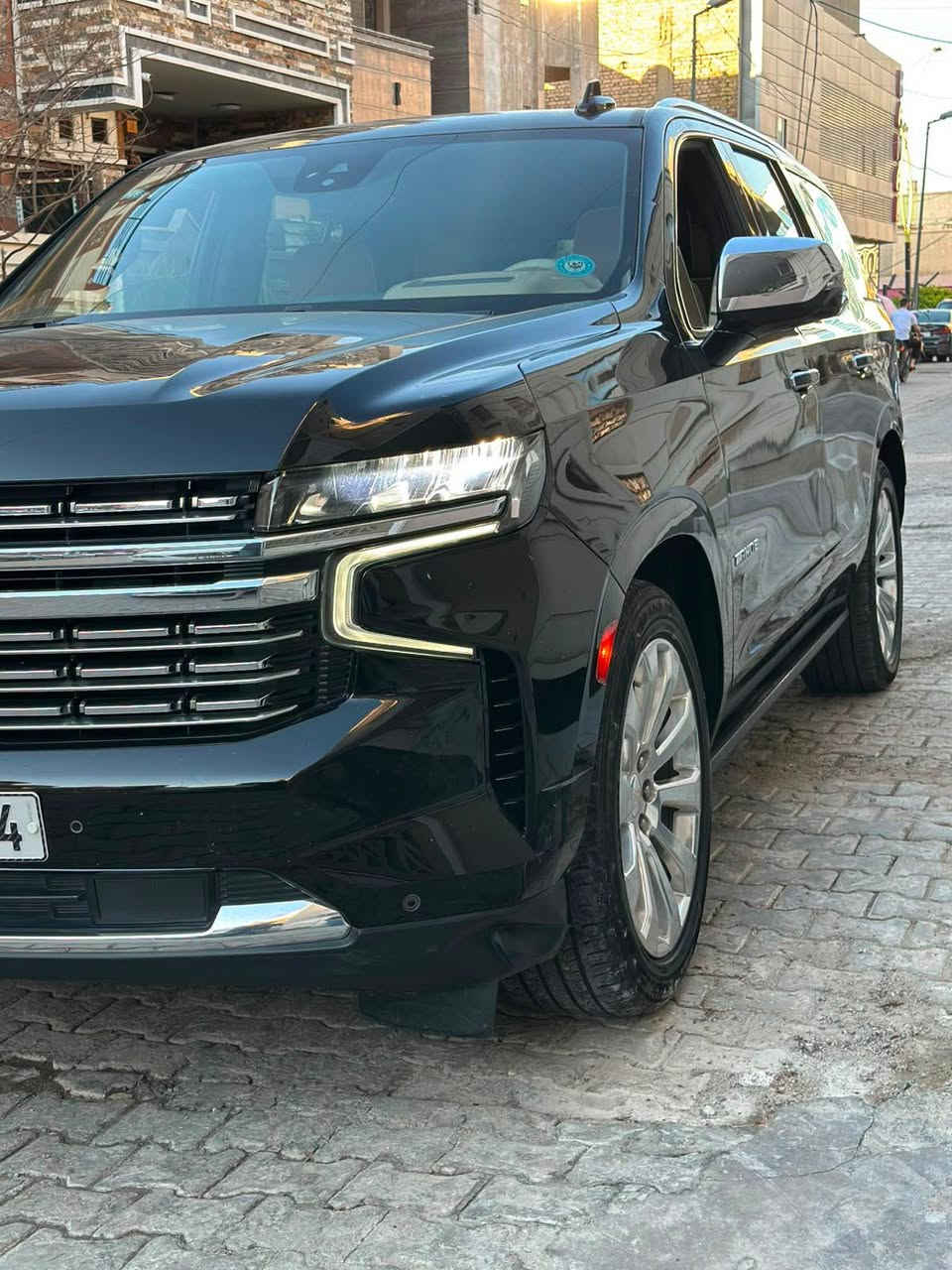 الفئة: بريمير .1
1. الموديل 2021
V8 EcoTec3 لتر 5.3 :المحرك .3
1. الممشه 70 كيلو
2. ناقل الحركة: أوتوماتيك
3. نظام الدفع: رباعي (4WD)
Air Ride + Magnetic Ride Control :التعليق .8
1. عدد المقاعد: 7 ركاب (كراسي كابتن بالصف الثاني)
2. جنوط ألمنيوم 22 إنج
3. مقاعد جلد فاخرة
4. تبريد وتدفئة للمقاعد الأمامية
5. تدفئة مقاعد الصف الثاني
6. ذاكرة حفظ لمقعد السائق
7. شاشة معلومات وترفيه كبيرة
8. Apple CarPlay 9 Android Auto
Bose نظام صوت .17
1. شحن لاسلكي للجوال
2. كاميرا 360 درجة
3. شاشة عرض على الزجاج الأمامي (HUD)
4. مرآة داخلية كاميرا رقمية
5. فتحة سقف بانوراما
6. باب خلفي كهربائي
7. تشغيل السيارة عن بُعد
8. رادار آمامي
(Adaptive Cruise Control) مثبت سرعة متكيف .26
1. نظام النقطة العمياء
2. تحذير الخروج عن المسار
3. فرملة طوارئ أوتوماتيكية
4. حساسات أمامية وخلفية
5. تعليق هوائي جكات
للتواصل *********** بغداد, العراق
