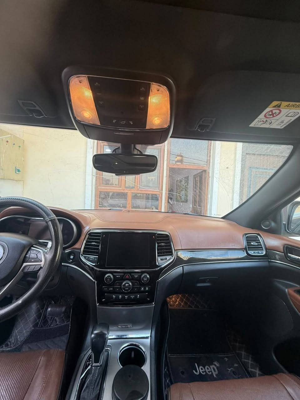 جيب جراند شيروكي
موديل 2020
4x4
مقاعد جلد 
ماشيه 53km
خليجي بيهه شخطين واحد بل صفحه و واحد بل باب
جكات تصعد و تنزل 
رقم بغداد 
كشانه كهرباء 
V6
السعر 280 
مكان السياره بغداد اليرموك استعمال قليل 
للاستفسار *********** 
تحياتي الكم
