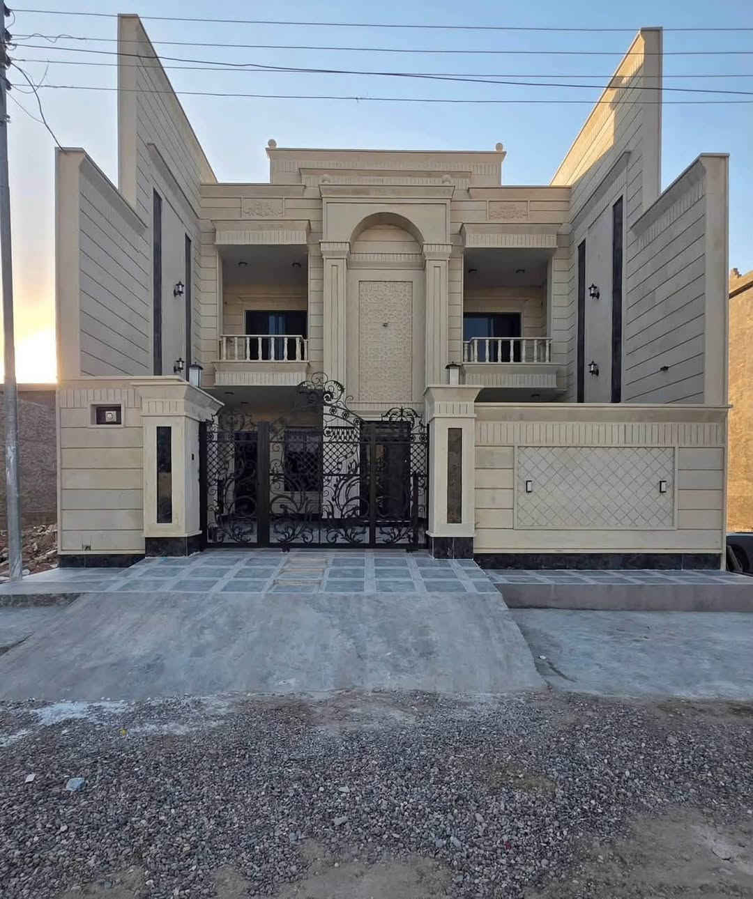 للبيع بيت 🏠 
300 متر 
تكريت الديوم ال 14 الف 
شغل درجه اولى 
سحب مغربي واجهه حجر 
صحيات دفن 
خمس غرف نوم 
سبع مجاميع صحيه
السعر 240وبي مجال 
للستفسار ***********
