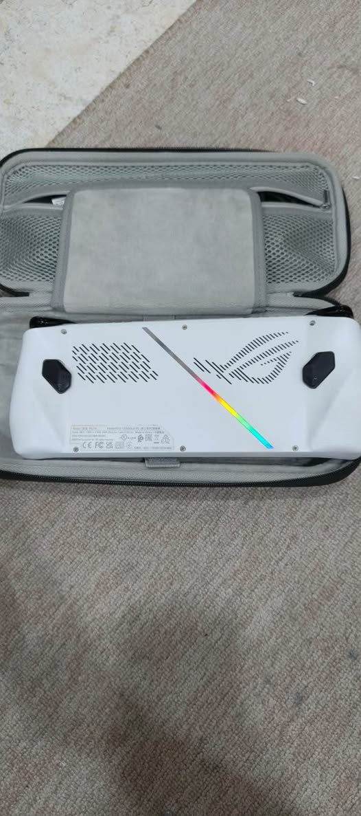 ئه سوس روك ئالا ى  ويندوز ١١        
rayzen z1
ram 16 gega
 512 gega تازه و بي شوخته      نهايه تى ٤٥٠ هه زاره    تكايه بو مه عا مه لا نا مه مه نيره    وا تس ئه ب   ***********      سليماني السليمانية, العراق
