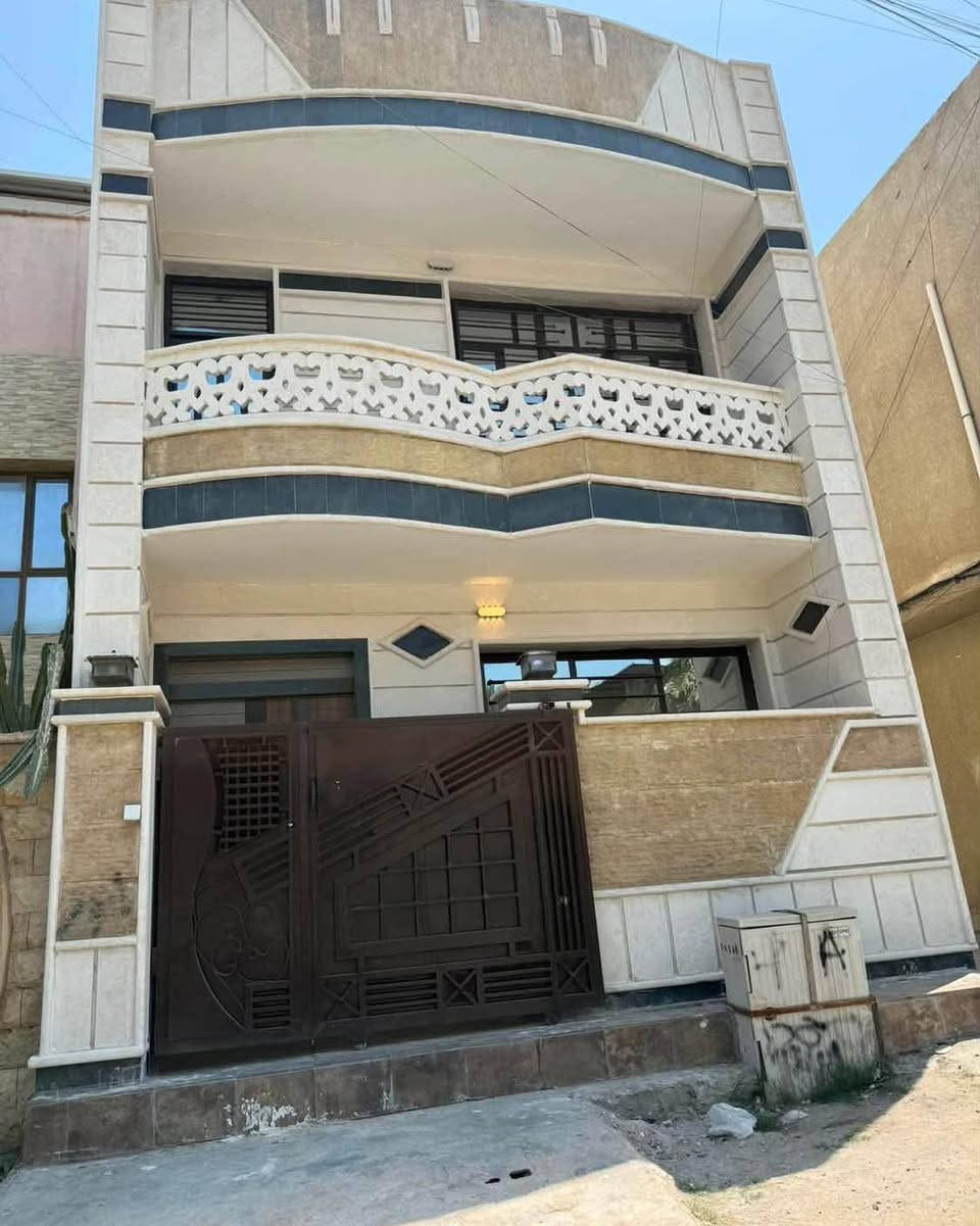 { دار للــــــــــــبيـــــــــــــــــع }  
                        ( بناء ديلوكس درجه اولى )
 الموقع مميز ★  

75 م الواجـــــــــــــــهة 5 م  ( ركن قيصريه ) 
يحتوي على ثلاث طوابق 
الطابق الاول : طرمه ▪️وصاله 🔹ومطبخ 🔹غرفه نوم ▪️وخدمات 
الطابق الثاني ؛ 2️⃣غرف نوم ▪️وخدمات 
الطابق الثالث ؛ 1️⃣غرفه نوم 🔹بيتونه ▪️سطح 
📍موقع الدار : الأعظمية شارع التربيه قرب مستشفى دجله         ♦ للاستفسار 
يرجى مراسالة الصفحة 
او الاتصال على الرقم 
***********
