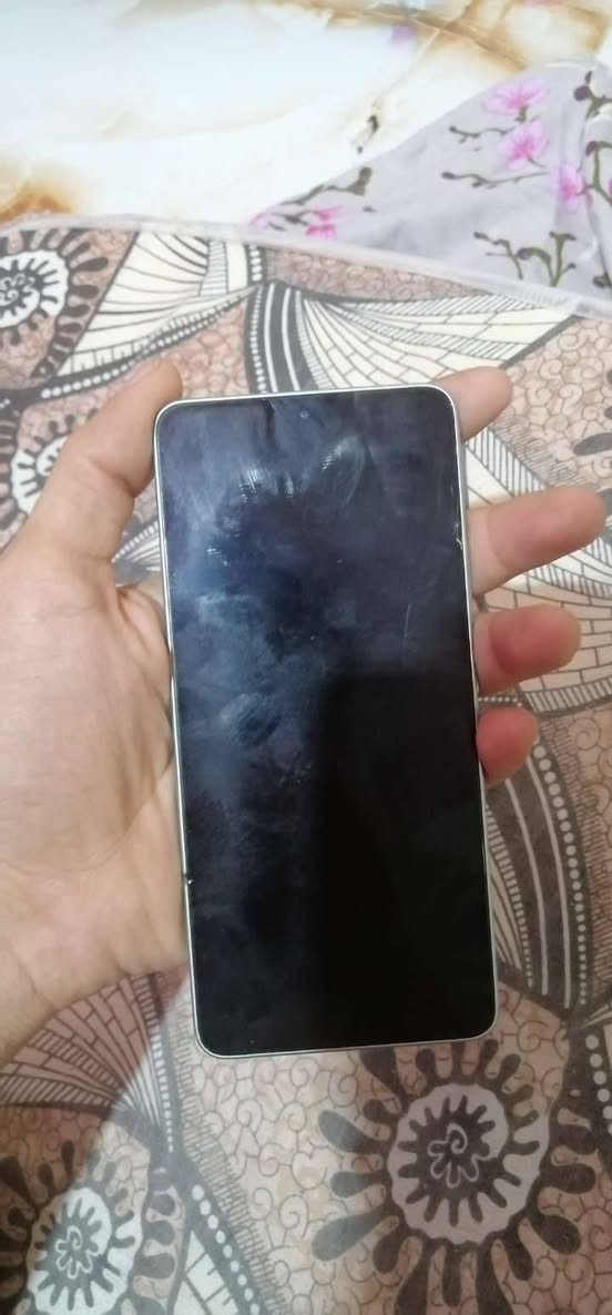 💾 الذاكرة: 512GB
🚀 الرام: 12GB
⚡ المعالج: Snapdragon 8s Gen 3
🖥️ شاشة AMOLED 120Hz
📸 كاميرا 50MP مع OIS حساس من سوني 
🔋 بطارية 5000mAh + شحن سريع 90W
يشغل جميع الالعاب على 120 فريم
الجهاز نظيف جدًا واستعمال شخصي، بدون مشاكل، والأداء ممتاز للألعاب والاستخدام اليومي.
الملحقات شاحن 90w ..كفر ..كارتونه
السعر 300🔒 غير قابل للتفاوض رجائآ
للتواصل على الرقم ***********
العنوان البصرة قضاء الصادق بني منصور الناحية
