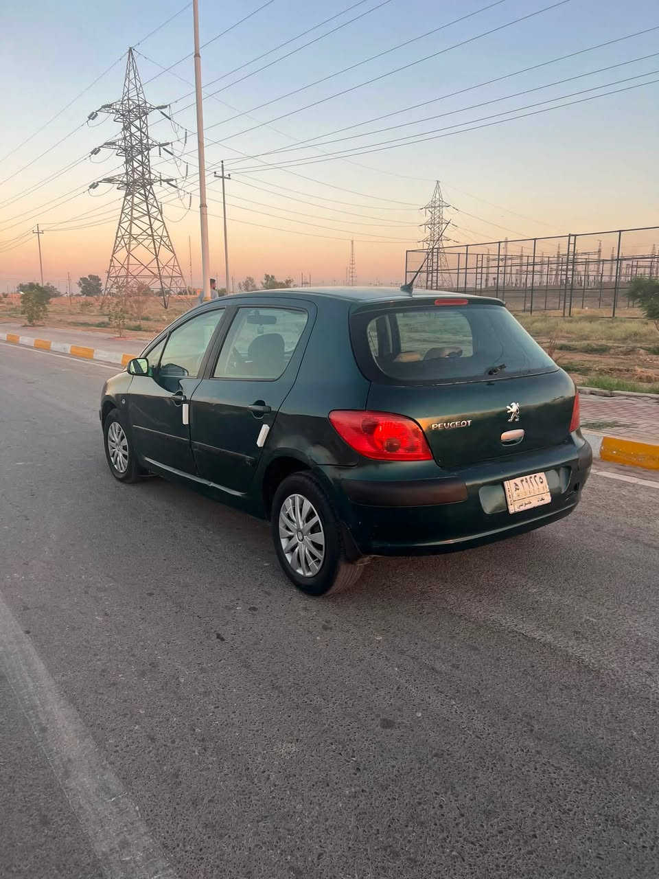 السلام عليكم 
بيجو 307 موديل 2005 رقم بغداد تحويل شرط ثاني يوم عقد مروري غرامات مصفره 
تخم تاير جديد
 دبلات خلفيه واماميه جدد 
كير محرك مكفولات شرط  
تبريد ثلج 🥶 تدفئه نار 
دشبولها شخط مابي
باتري جديد 
كهربائياتها كلها شغالة مابيها شي ما يشتغل 
السيارة شرط اي چطل مابيها 
💐 السعر 39 وبيها مجال بسيط 
 السياره بيها قطعه ونص صبغ بس شرط بدون ضربه او دواخل 

للاتصال علرقم
***********
