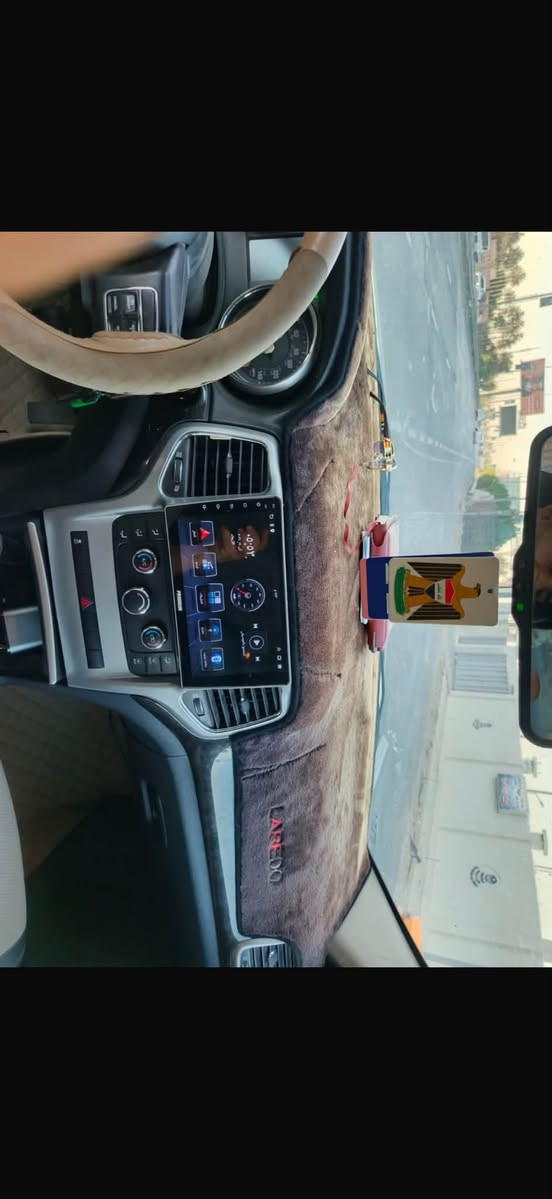 السلام عليكم شباب جيب وارد امريكي  موديل ٢٠١٢ السياره خير من الله بيه صبغ جاملغ خلفي وباب خلفي وبيه بين البابين كير مكينه تبريد صدر كله جديد تحويل ثاني يوم مكاني بغداد حي الجهاد *********** السعر ١٢٥ وبيه مجال
