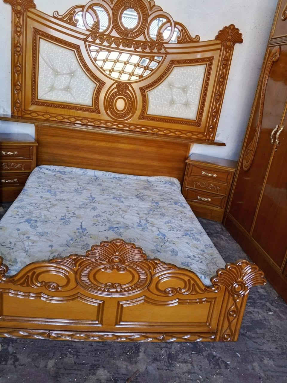 650غرفه تزكام خمس ابواب  مال عرسان فول نضافه صاج داخل وخارج  بدون زاويه مفصلين بوفيه للفراش وياهه بغداد الحسينيه مال الراشديه وعندي توصيل ***********
