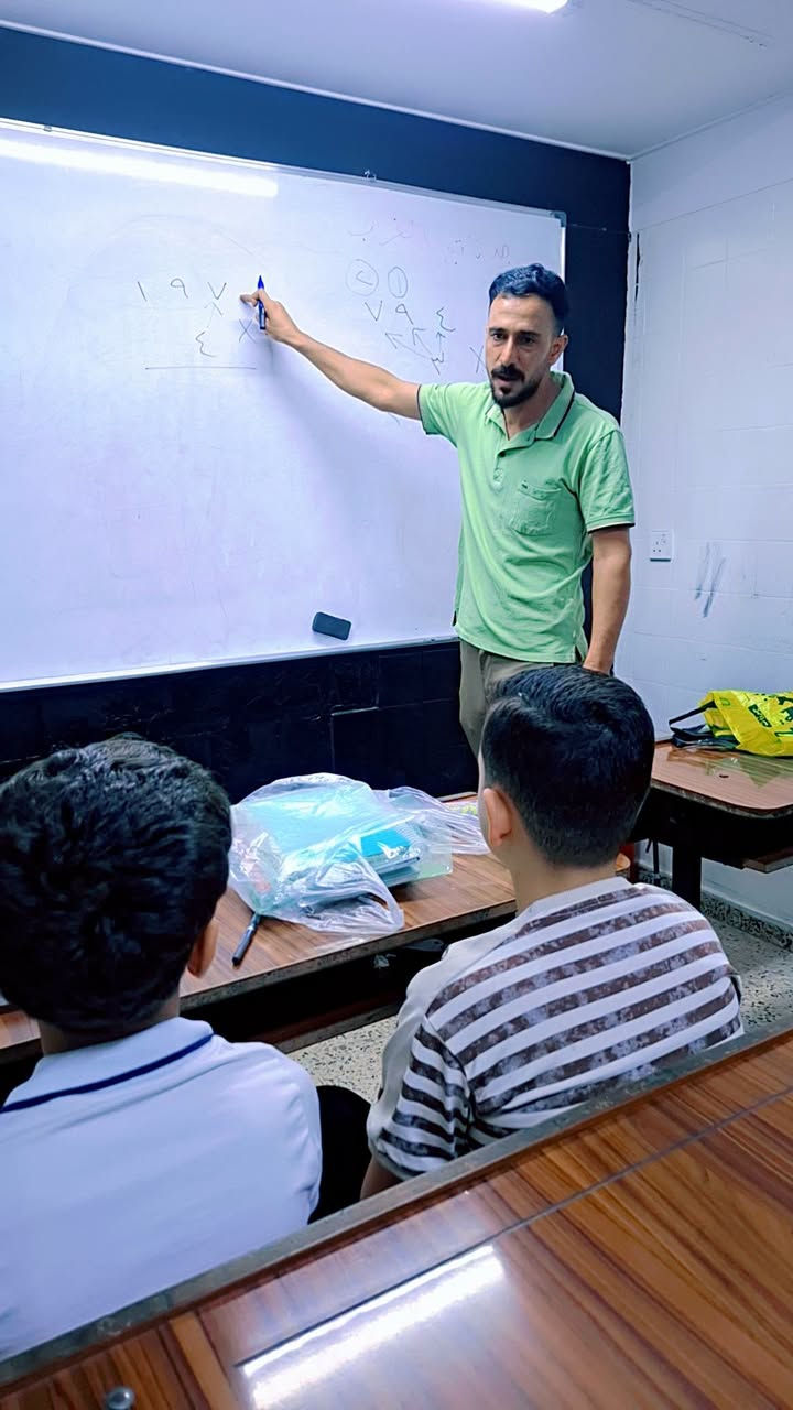 🔥 اليوم نأسس… وباچر نحصد الـ100 💯
جانب من محاضرات أبطال المرحلة #الابتدائية في #معهد_النخبة 🏆
تأسيس قوي، شرح واضح، متابعة مستمرة واهتمام بكل طالب ✨
🚨 لا تنتظر الضعف يكبر!
سارع بالتسجيل واحجز مقعدك… وخلي أساسك يبدأ من النخبة! 💪🔥
