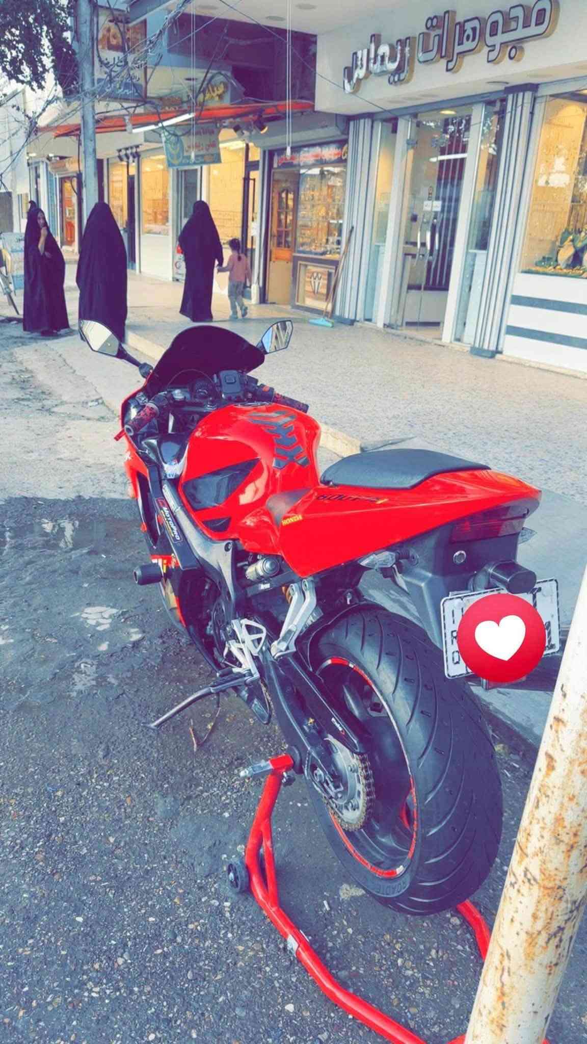 السلام عليكم
للبيع او المراوس بمحرك اكبر
Honda F4i

محرك 600cc

4 سلندر

ناقل حركة 6 غيارات

گير ومحرك كفالة

شلعة تشك الكاع

كهربائيات مكفولة كلة بلادي اي واير چطل ماكو

نضافة الكفرات 90‎%‎

باتري جديد

تايرات جدد

بلكات جدد 

فلاتر جدد

راديتر جديد يعني انسة شي اسمة حماوة

منضف الثلاجة والنوزلات وغرف الاحتراق يعني ادامة كاملة للمحرك

مي احمر زيتي

دهن موتول وبانزين محسن

عليها زراعة عيون حمر 

وبيهة منضومة زنون عالي ناصي

يعني من الاخير دراجة معتني بيها بشكل

الدراجة رقمها بغداد بأسمي لوحات انجليزية

تحويل ثاني يوم

مكاني بغداد حي العامل

السعر 4,800$ يعني 48 ورقة
رجائاً مايعجبك السعر اعبر المنشور السوك كلشي بي

***********
