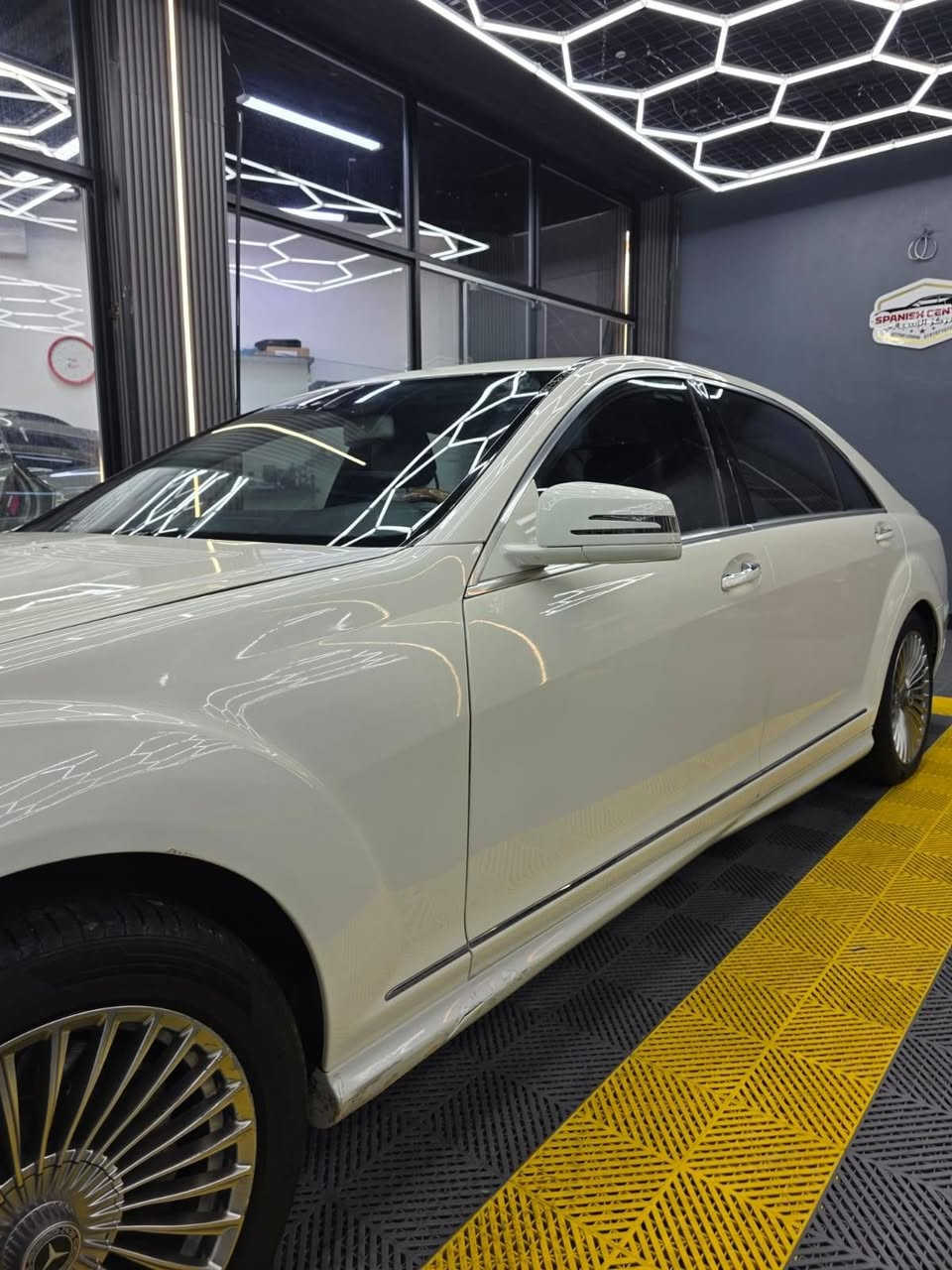 مرسيدس s550 باب طويل موديل 2011 وارد امريكي رقم بغداد السعر 190 بيع بيها مجال بسيط  
رقم الشاصي WDDNG8GB7BA363289
رقم الهاتف ***********
المحافظة كربلاء
