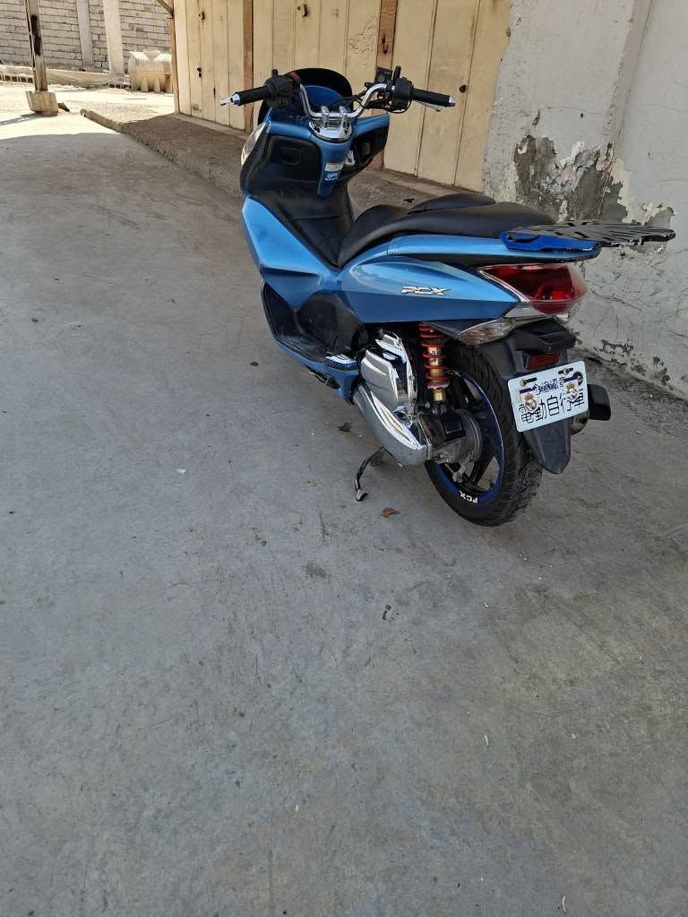 دراجة PCX الجيل الاول السعر 1.250.000 مليون وربع وبيها مجال للشراي عنوان ديالى بعقوبه فلكة الامين *********** بعقوبة, ديالى
