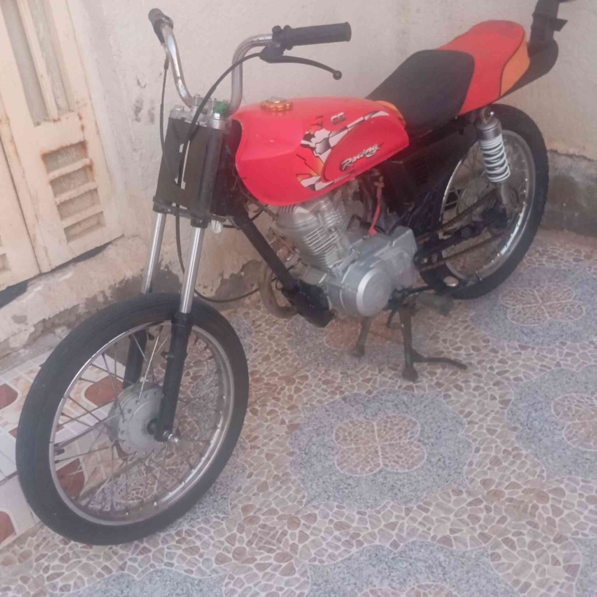 سلام عليكم... دراجه اوراق اوراق اوراق للبيع موديل 20 محرك مفتوح بستم دراجه نضيفهه السعر 500وبيهه مجال للشراي وبخدمته ول مو شراي لا يراسل مكان شطره للستفسار***********
