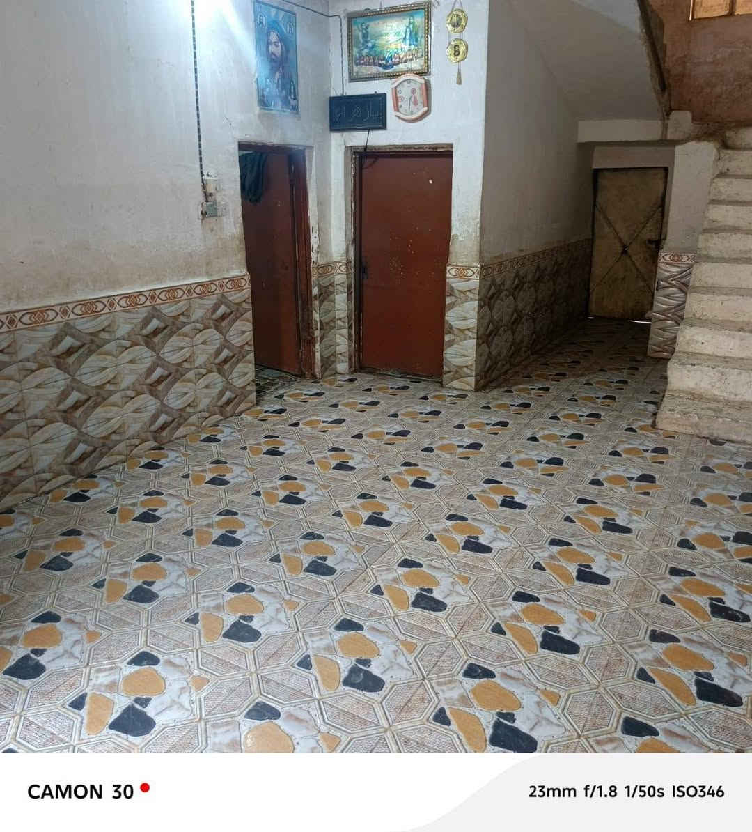 السلام عليكم بيت للبيع مساحه 600 متر غرفتين وصاله ومطبخ وديوانيه وصحيات جاهز ماي كهرباء وطني وسحب المكان الرفاعي ورا البدعه قريب على طابو الشهداء الجديد اني مكلف بالنشر اتصل ع رقم ***********
