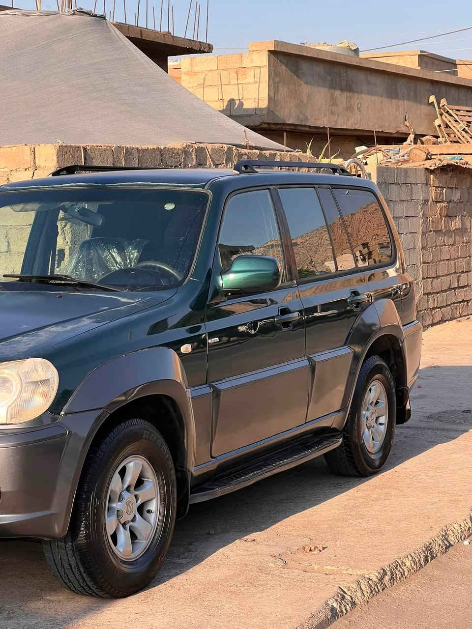 سەرتا بە ناوی خوای گەورە 
تریکان 
مۆدیل ٢٠٠٣
گێڕ و مەکینە بە شەرت 
مەکینەی بەطەی لە سەرە سفرە 
سەیارەکە سەقف و بۆنیدی بۆیاخ نیە 
٤ تایەی تازەیە 
ئاڕمی پلاستیکی سلێمانیە
تەقە و ڕەقە بە شەرت 
***********
***********
