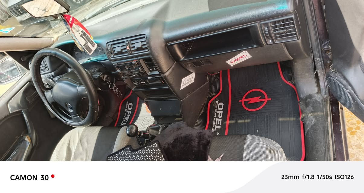 سياره فيكترا موديل 92 حجم 18 اللون اسود باذنجاني بها معجون بالسقوف وبدنا مبدله ثانويه 28 راعيه الشرع بحي صدام اللي يحب يتواصل يخابرني على الموبايل اني ***********مكلف بالنشر وبيها بدنه مبدله***********
